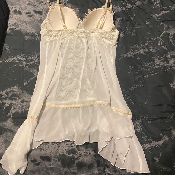 Lingerie - Picture 2 of 2